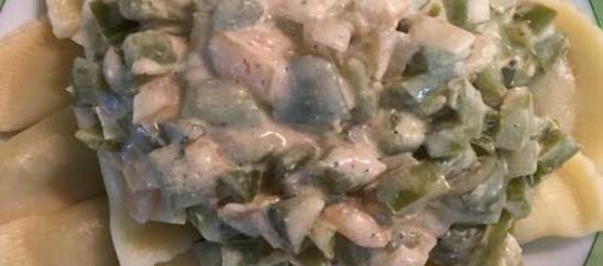 capsicum-cream-sauce Green capsicum cream sauce with ravioli